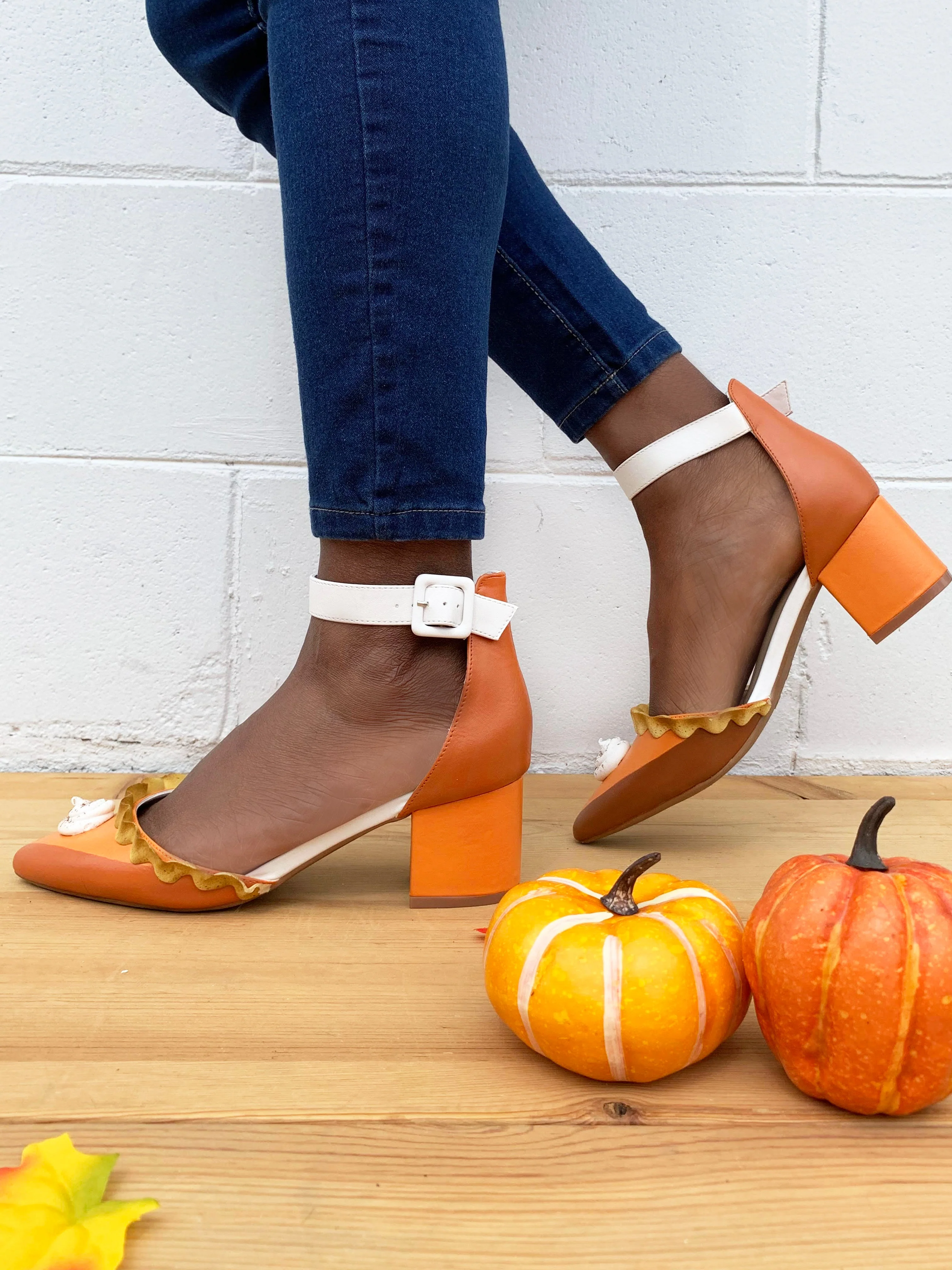 Limited Edition Pumpkin Pie 2.5'' Heels Sz 6 - Image 2